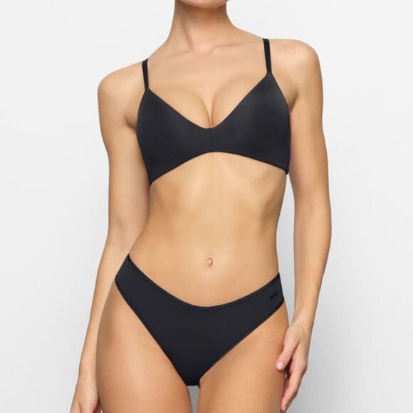 NWT SKIMS Wireless Form T Shirt Demi Bra In Onyx Black Seamless Padded Bra - Picture 2 of 6